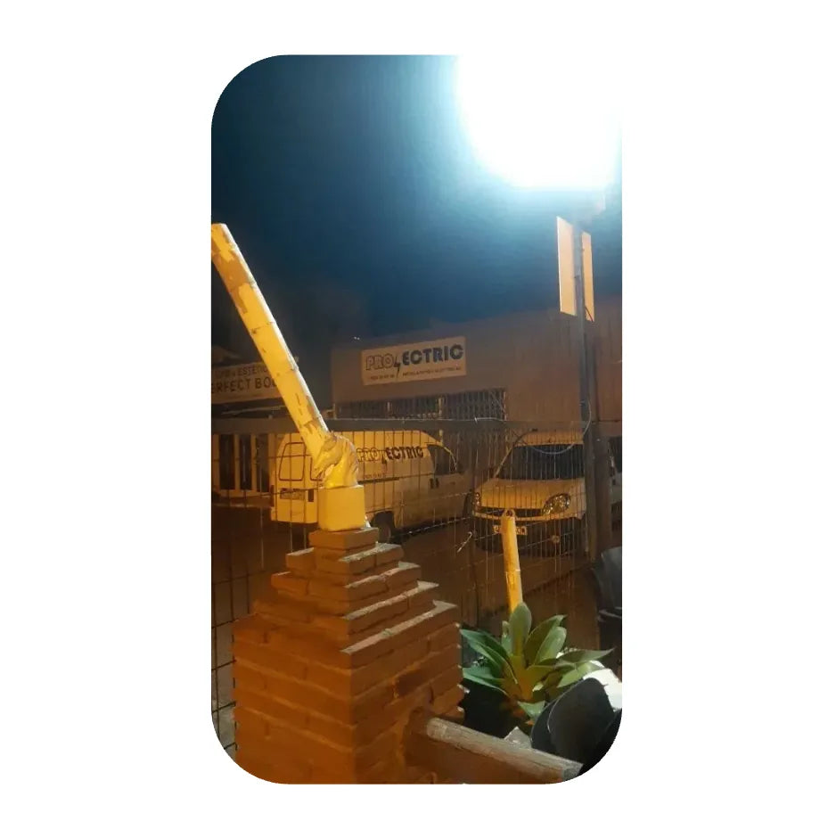 Foto de cliente: lámpara solar encendida de noche